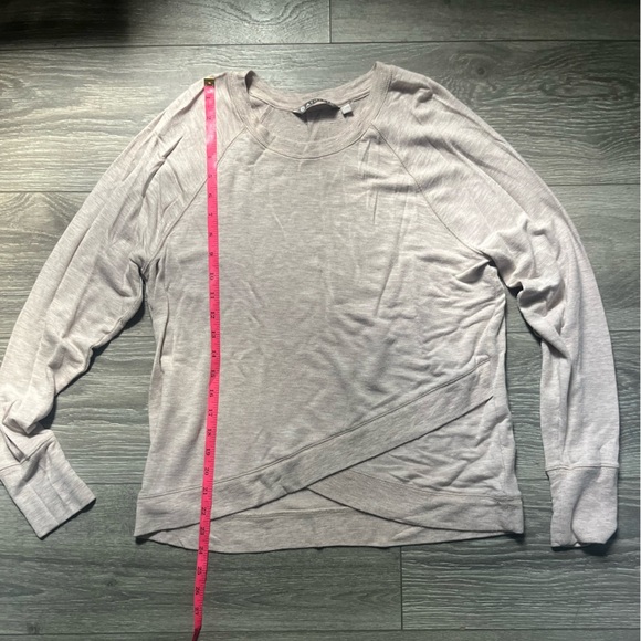 Athleta Dusty Pink Long Sleeves Crossover Hem Soft Comfy Sweatshirt Size L Yoga - Picture 3 of 8